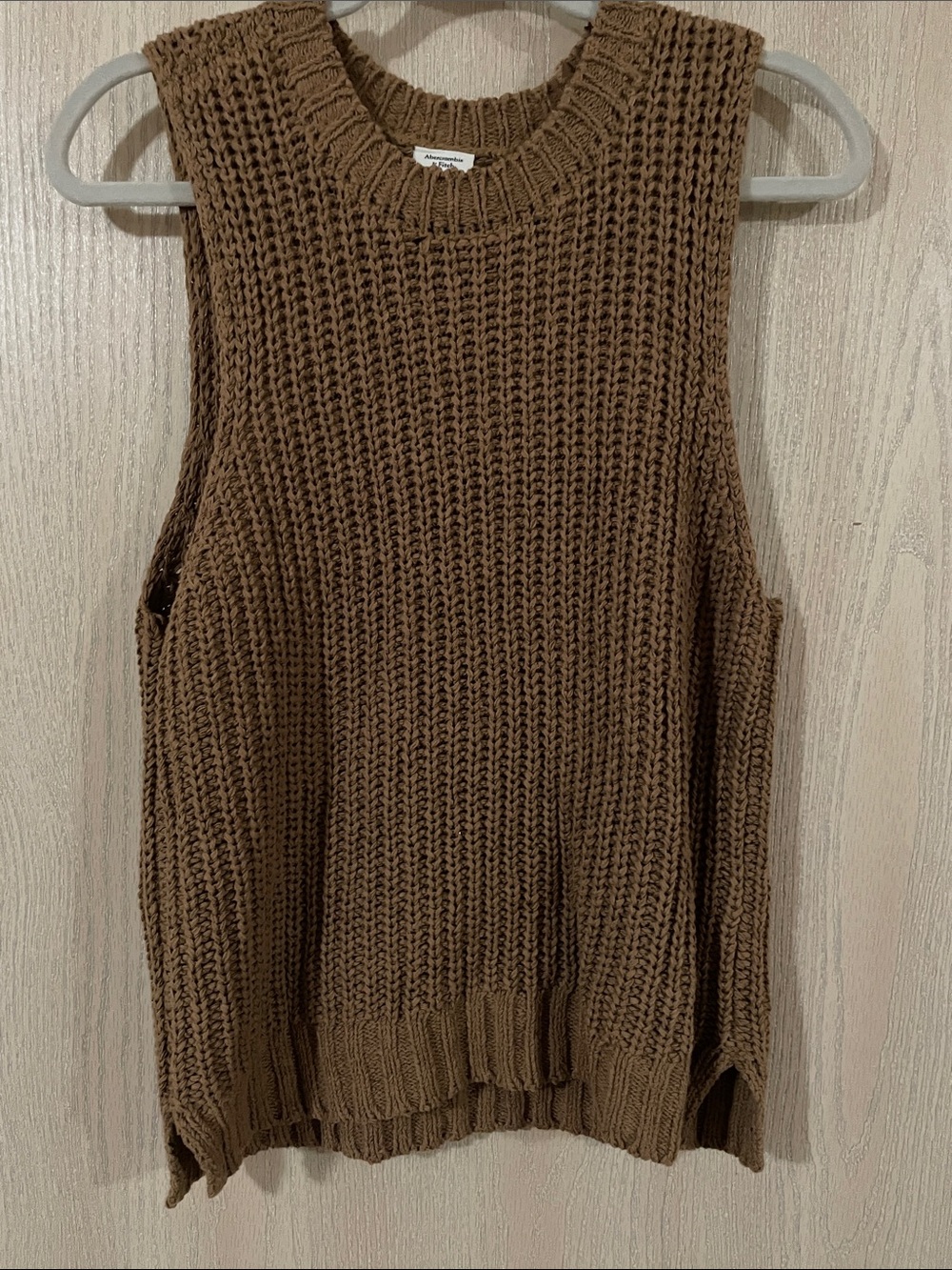Abercrombie & Fitch Brown Sleeveless Knit Crewneck Sweater Vest